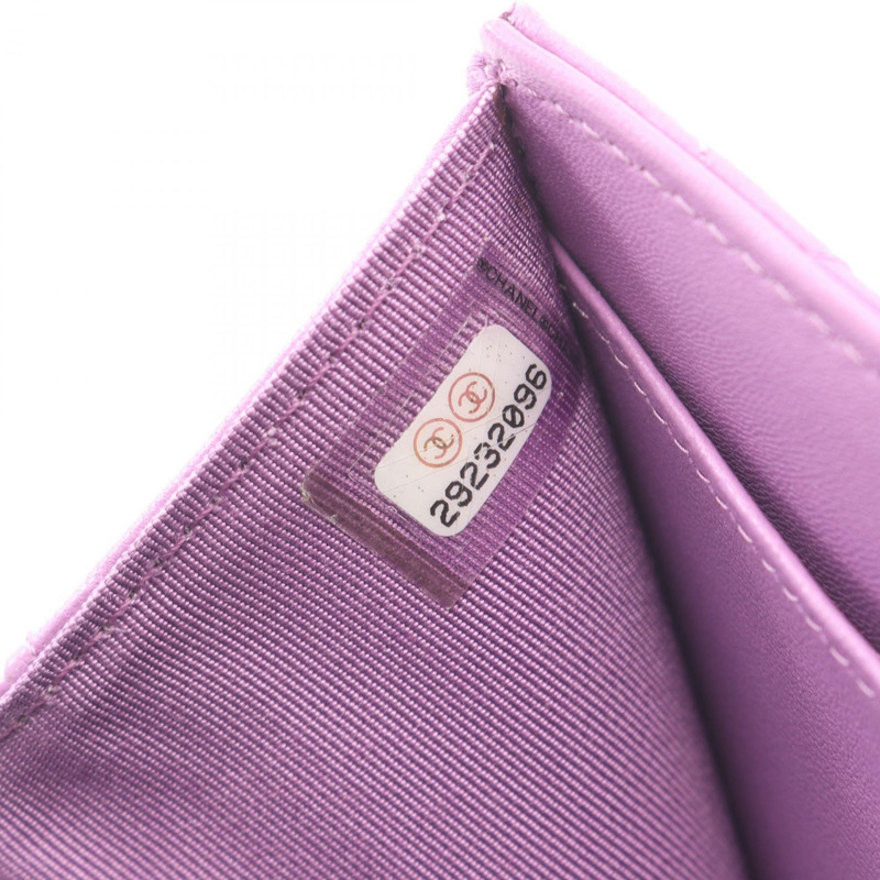 香奈兒經典款小號翻蓋皮夾,絎縫三折設計,羊皮材質,紫色,銀色五金配件-5