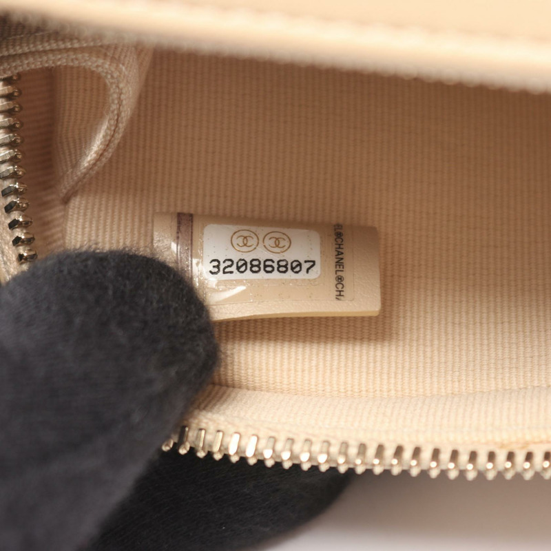 香奈兒 19 dix-neuf Matelasse 鏈條肩背斜背包，米色皮革，二手 CC-4