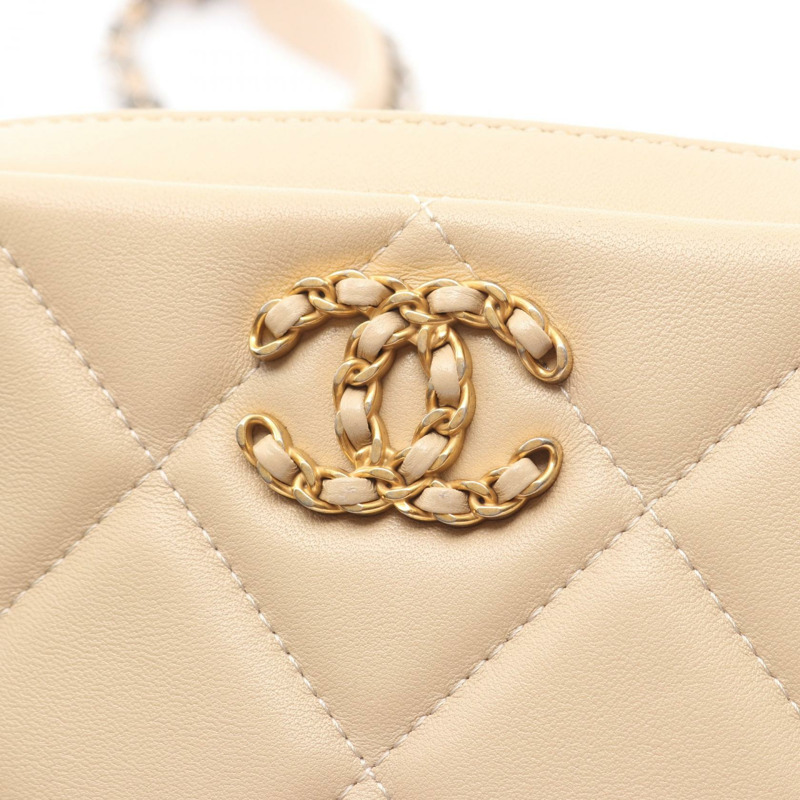 香奈兒 19 dix-neuf Matelasse 鏈條肩背斜背包，米色皮革，二手 CC-5