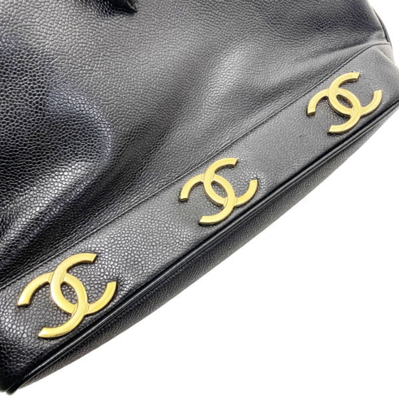 香奈兒黑色魚子醬皮革三重Coco鏈條肩背包，飾有CC標誌球形吊飾，斜背包，AN-16658-5