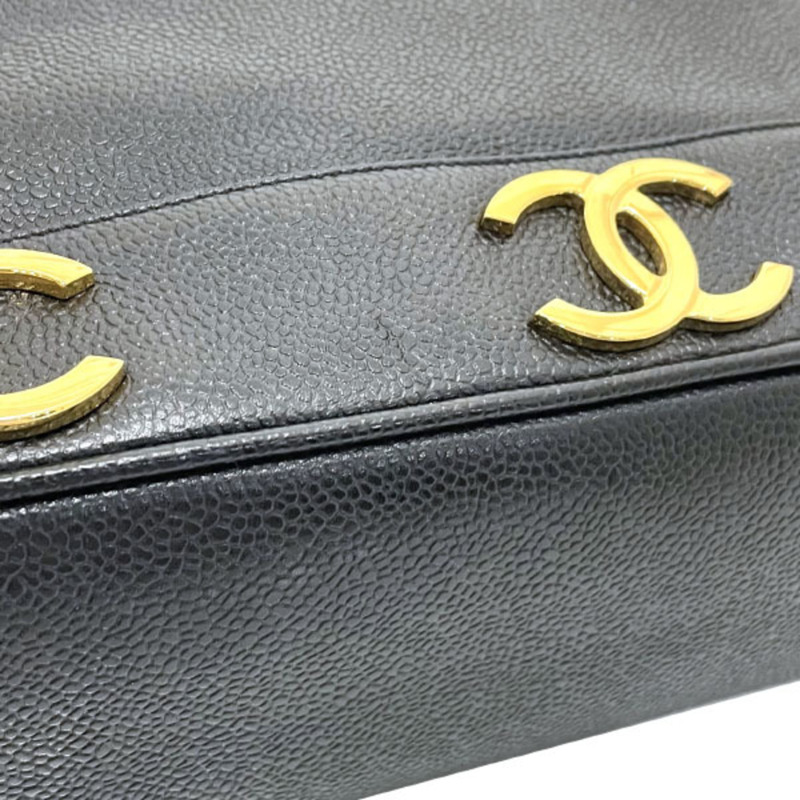 香奈兒黑色魚子醬皮革三重Coco鏈條肩背包，飾有CC標誌球形吊飾，斜背包，AN-16658-6