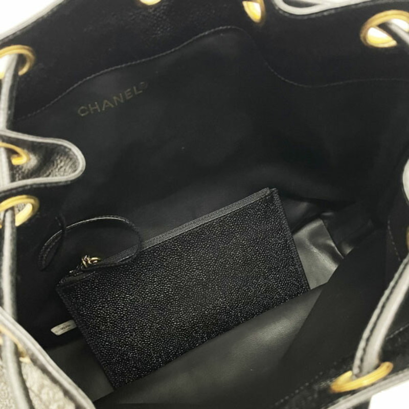 香奈兒黑色魚子醬皮革三重Coco鏈條肩背包，飾有CC標誌球形吊飾，斜背包，AN-16658-9