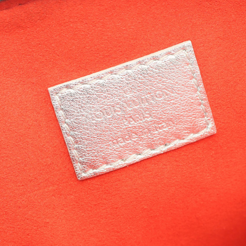 路易威登 Coussin PM 單肩包 M57913 Monogram/壓紋皮革 銀色 二手-3
