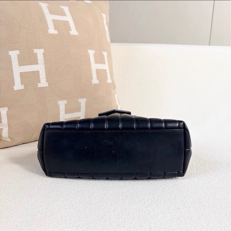 高級實用款💎99新🆕Ysl聖羅蘭黑銀loulou鏈條托特包單肩手提包-8