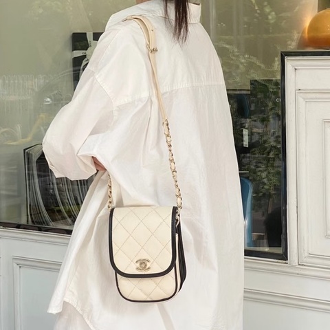 ✨Chanel 21s黑白熊貓郵差包 mini 99新 有保卡🖤