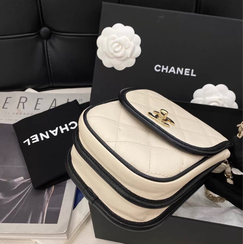 ✨Chanel 21s黑白熊貓郵差包 mini 99新 有保卡🖤-6