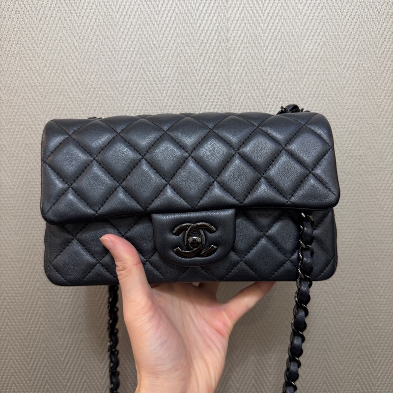 Chanel 銀黑羊皮銀黑釦mini CF20. A69900-0