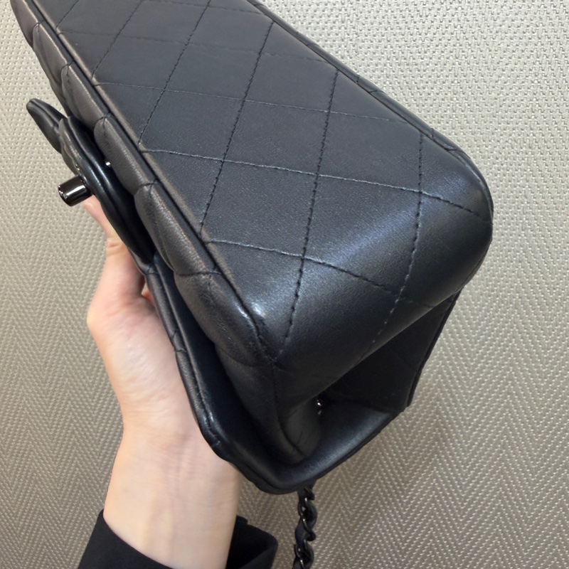 Chanel 銀黑羊皮銀黑釦mini CF20. A69900-10