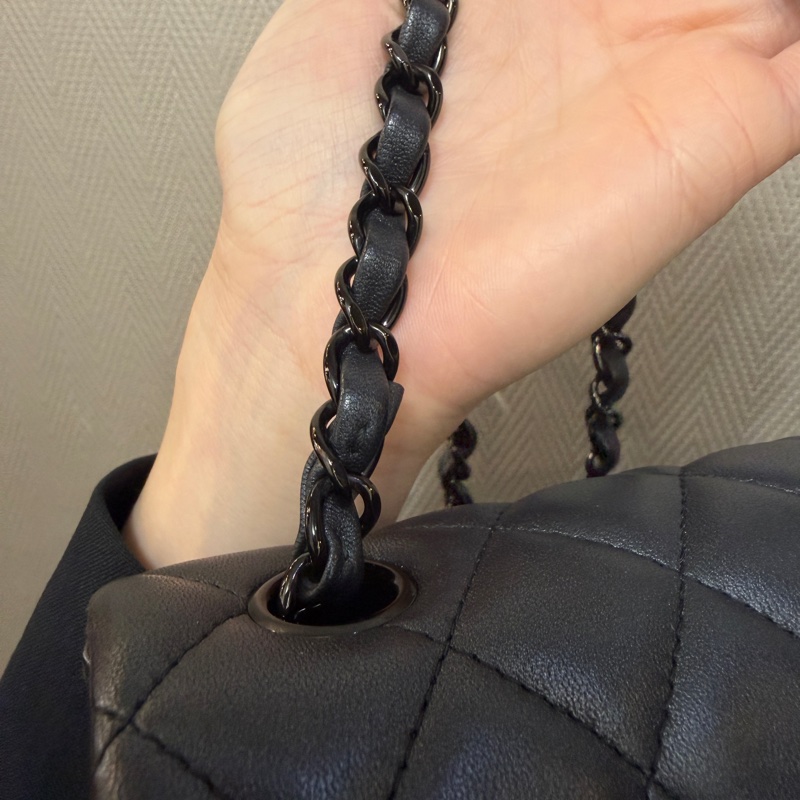 Chanel 銀黑羊皮銀黑釦mini CF20. A69900-17