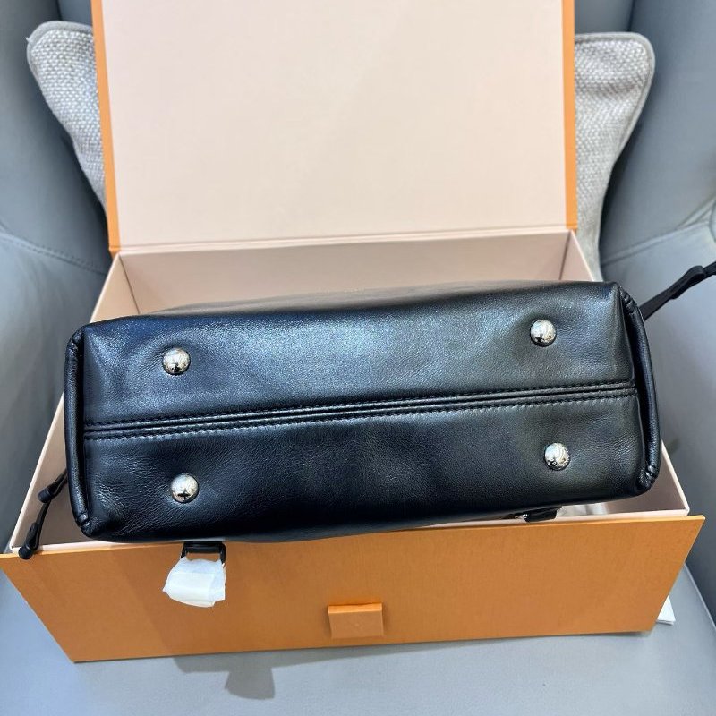 閒置新 路易威登/Louis Vuitton 黑武士off duty vibe羊皮黑色雙肩包 芯片款-7