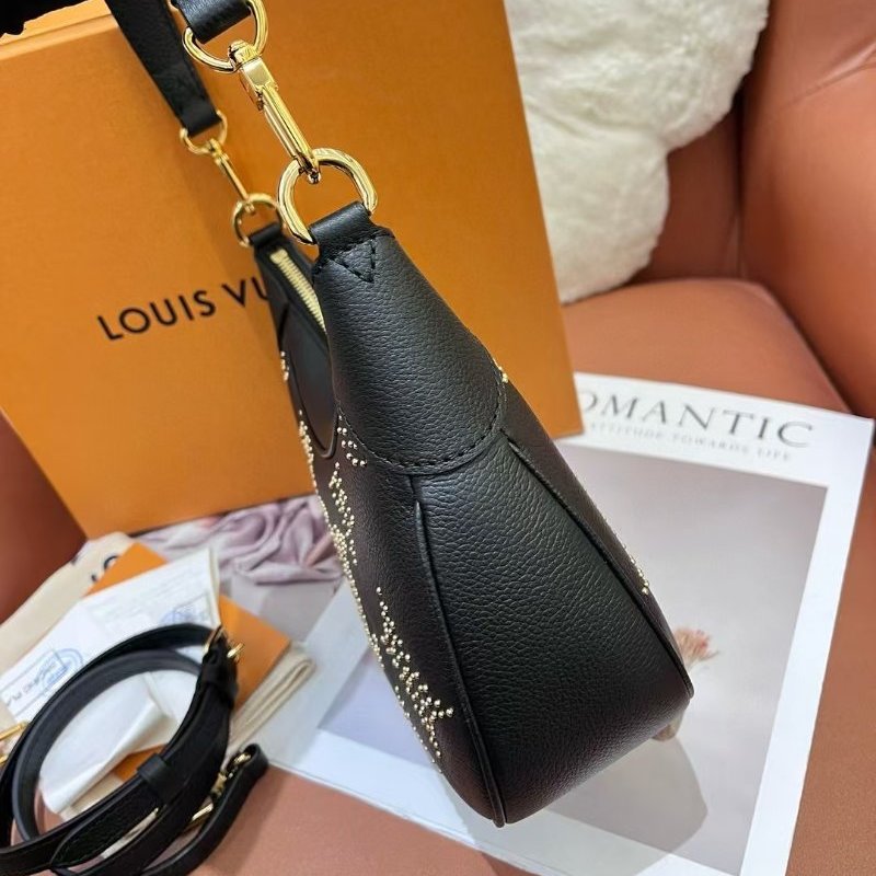 閒置新 路易威登/Louis Vuitton 黑色全皮鉚釘鏤空牛角腋下包 芯片款-3