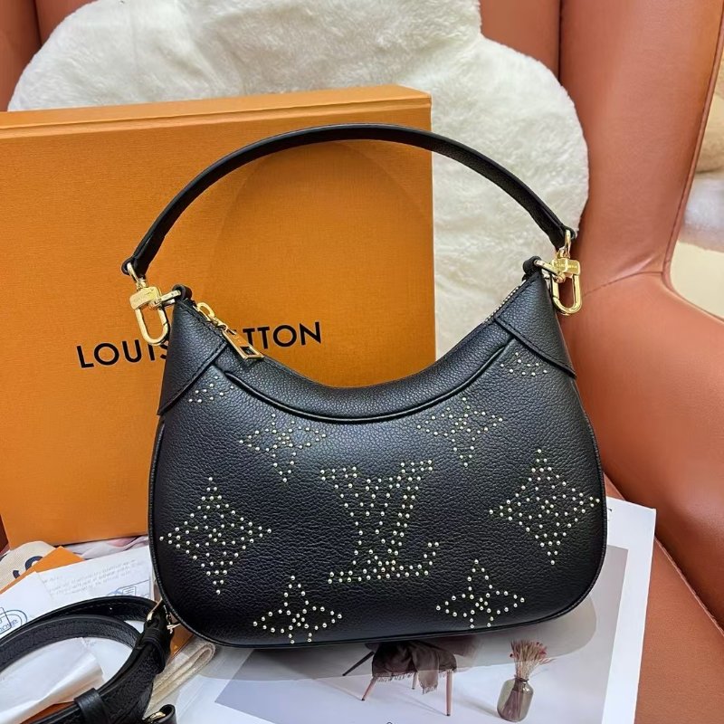 閒置新 路易威登/Louis Vuitton 黑色全皮鉚釘鏤空牛角腋下包 芯片款-7