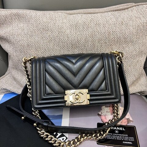 香奈兒/Chanel LEBOY小號V紋黑金牛皮鏈條包