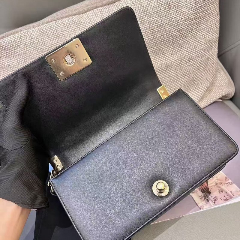 香奈兒/Chanel LEBOY小號V紋黑金牛皮鏈條包-8