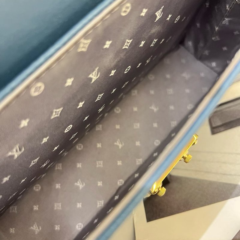 路易威登/Louis Vuitton Suhali蘇哈裡藍色小號山羊皮腋下包-11