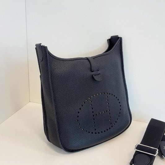 Hermes愛馬仕 Evelyne29 黑色銀扣肩背斜背包-2