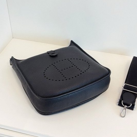 Hermes愛馬仕 Evelyne29 黑色銀扣肩背斜背包-4