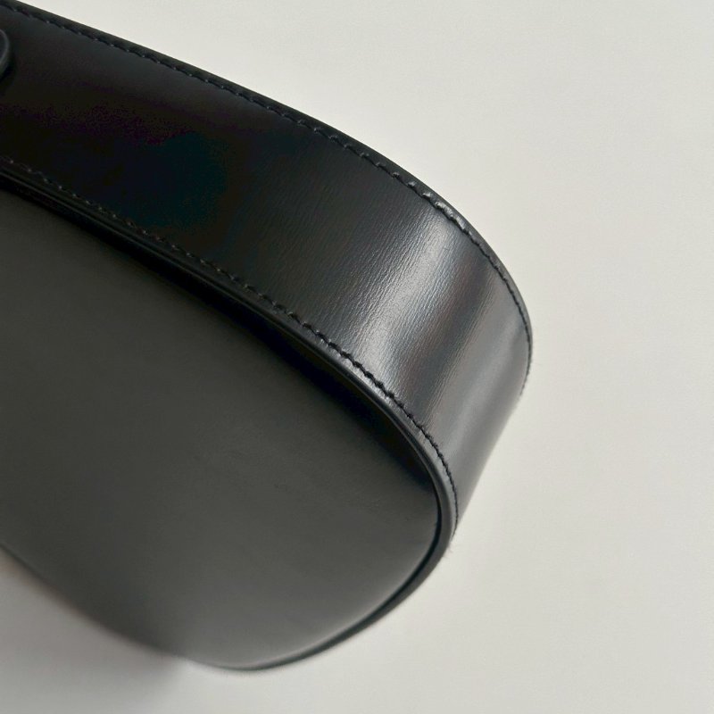 99新🆕 Celine 瑟琳 Tilly Medium 新款凱旋門腋下包 黑金-11