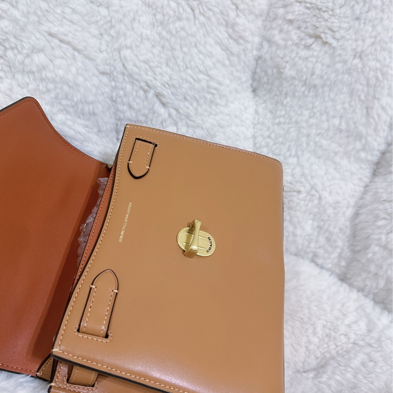 全新COACH SAMMY 24手提肩背包（奶茶色）-18