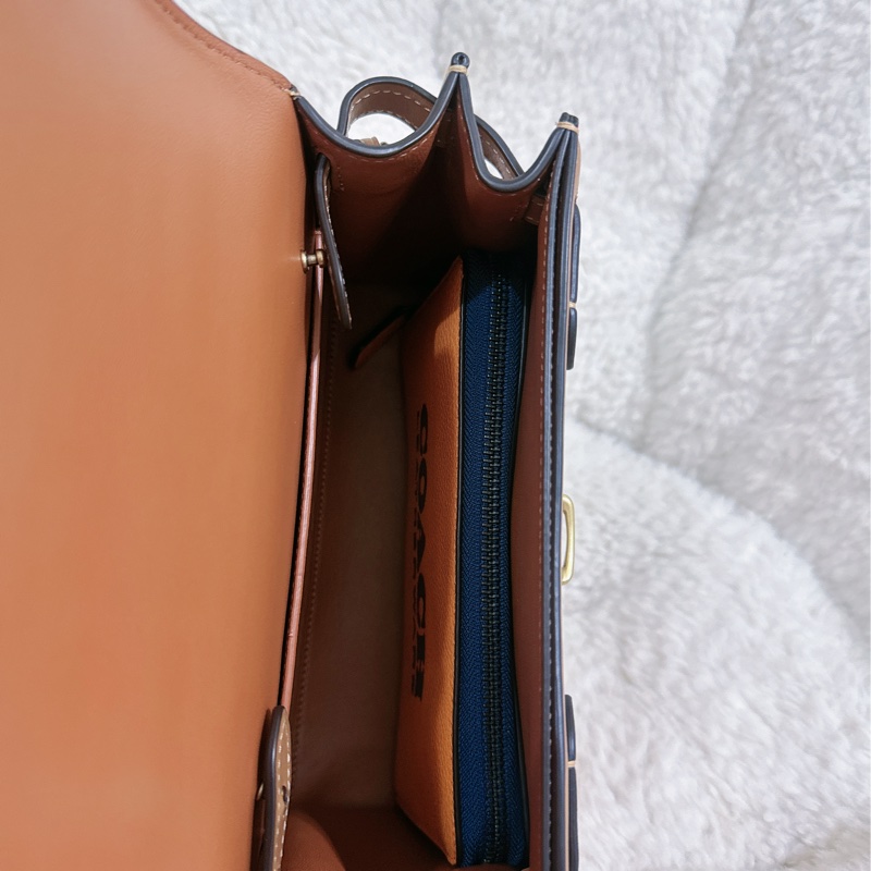 全新COACH SAMMY 24手提肩背包（奶茶色）-24