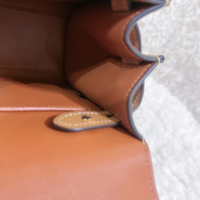 全新COACH SAMMY 24手提肩背包（奶茶色）-27