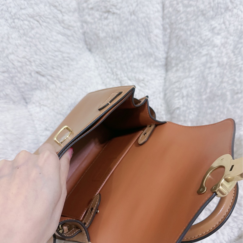 全新COACH SAMMY 24手提肩背包（奶茶色）-28