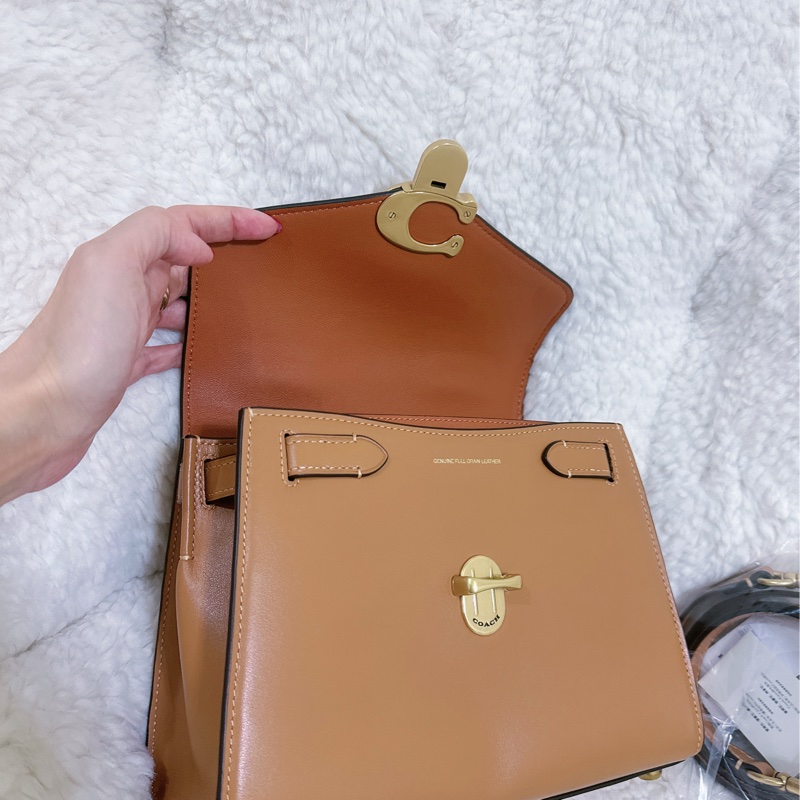 全新COACH SAMMY 24手提肩背包（奶茶色）-29