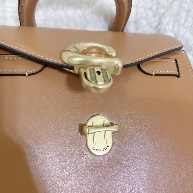 全新COACH SAMMY 24手提肩背包（奶茶色）-30