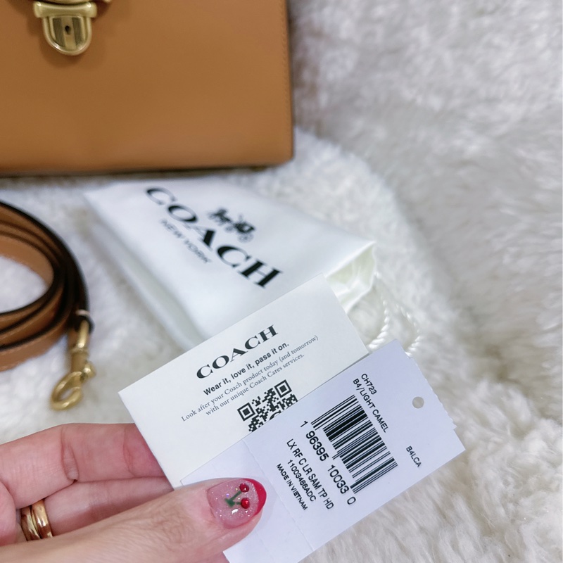 全新COACH SAMMY 24手提肩背包（奶茶色）-35