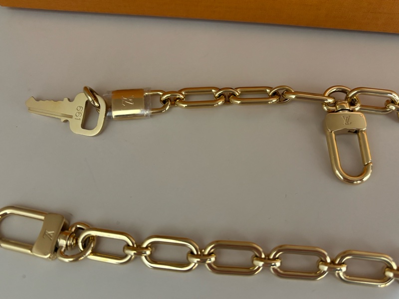 LV Catchy PM (腋下包）-2