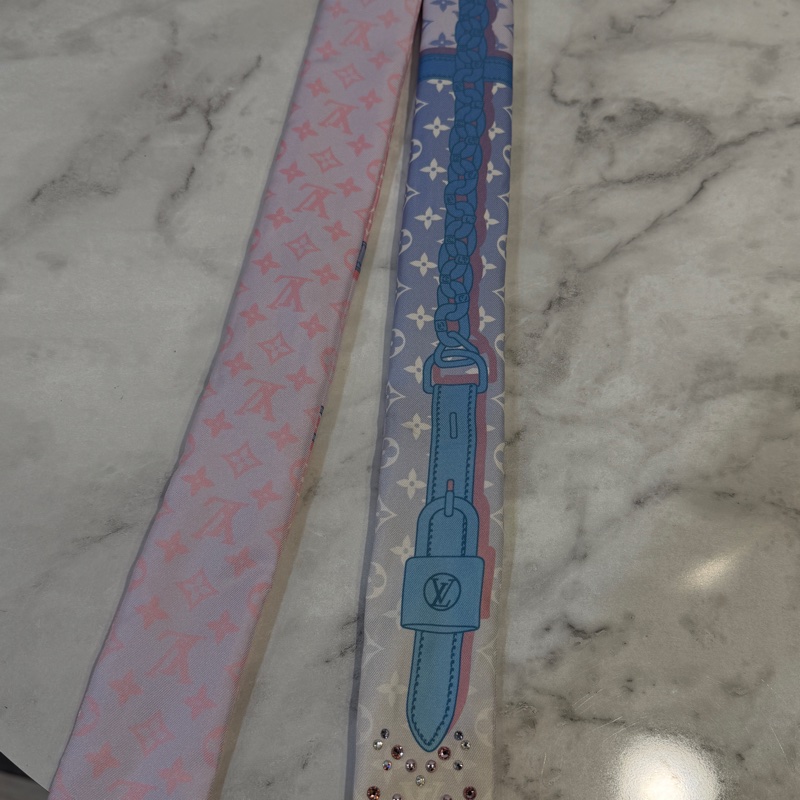 LV 淺粉藍皮繩鑰匙水鑽Twilly M76119-5