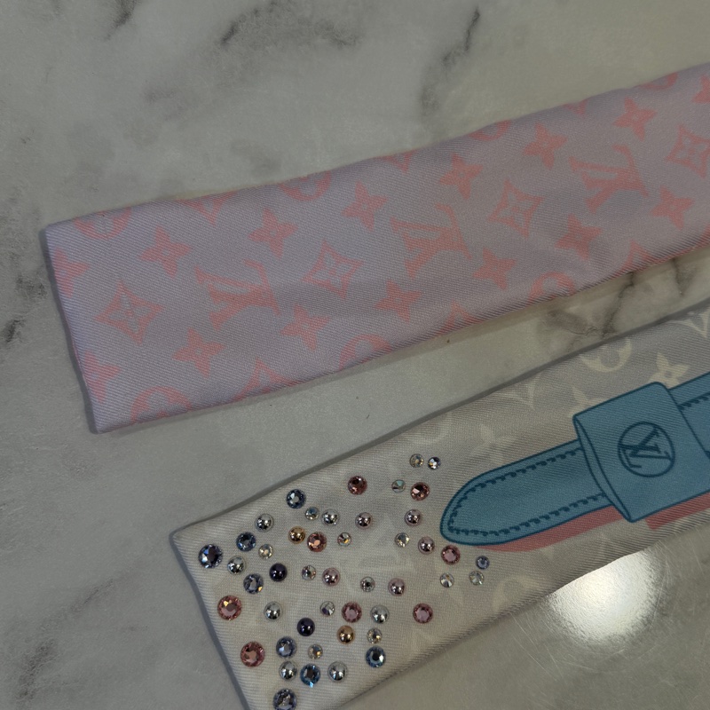 LV 淺粉藍皮繩鑰匙水鑽Twilly M76119-7