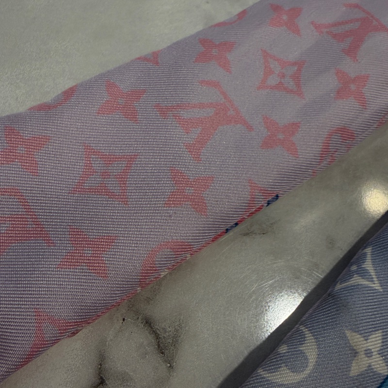 LV 淺粉藍皮繩鑰匙水鑽Twilly M76119-9