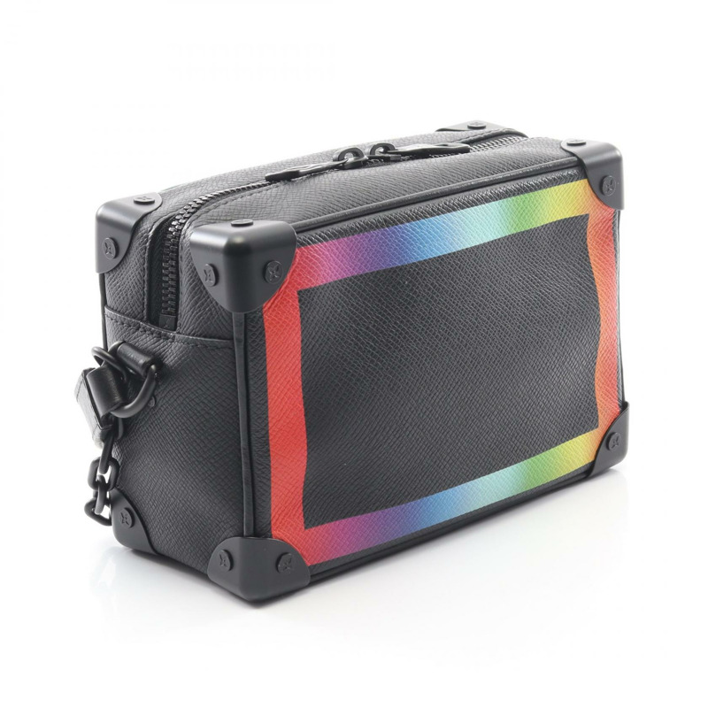 路易威登迷你軟箱鏈條斜背包 M30351 Taiga Noir LV-1