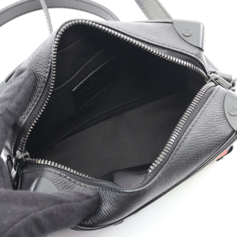 路易威登迷你軟箱鏈條斜背包 M30351 Taiga Noir LV-2