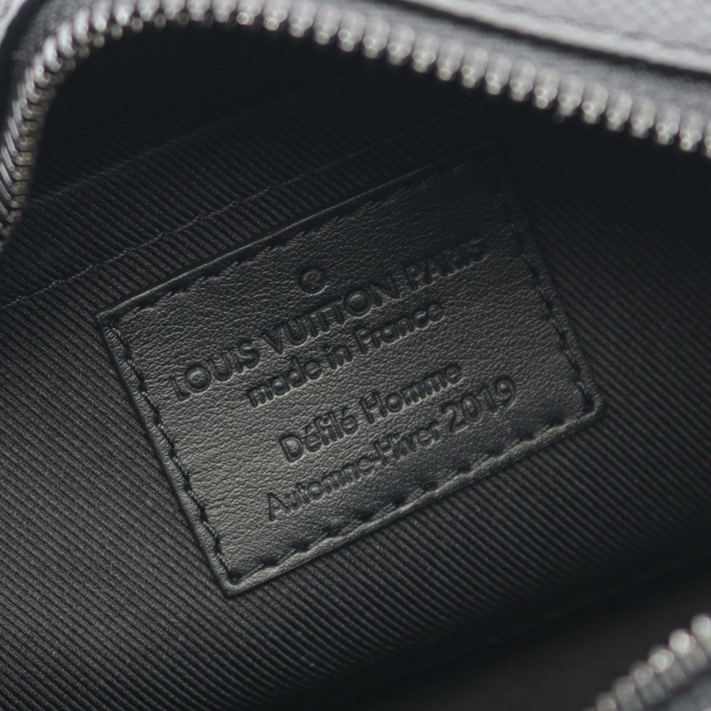 路易威登迷你軟箱鏈條斜背包 M30351 Taiga Noir LV-3