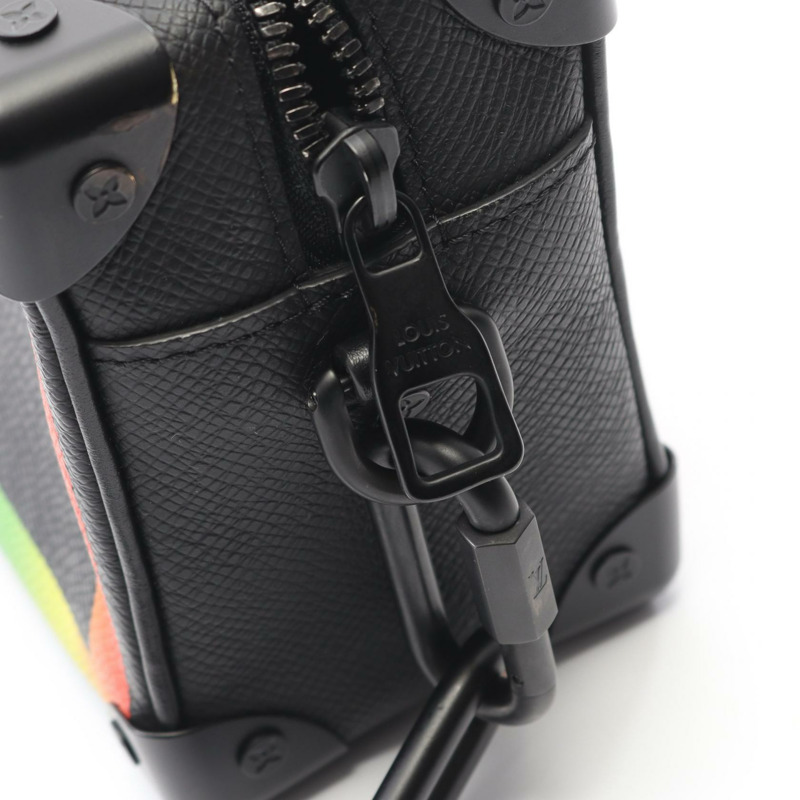 路易威登迷你軟箱鏈條斜背包 M30351 Taiga Noir LV-6