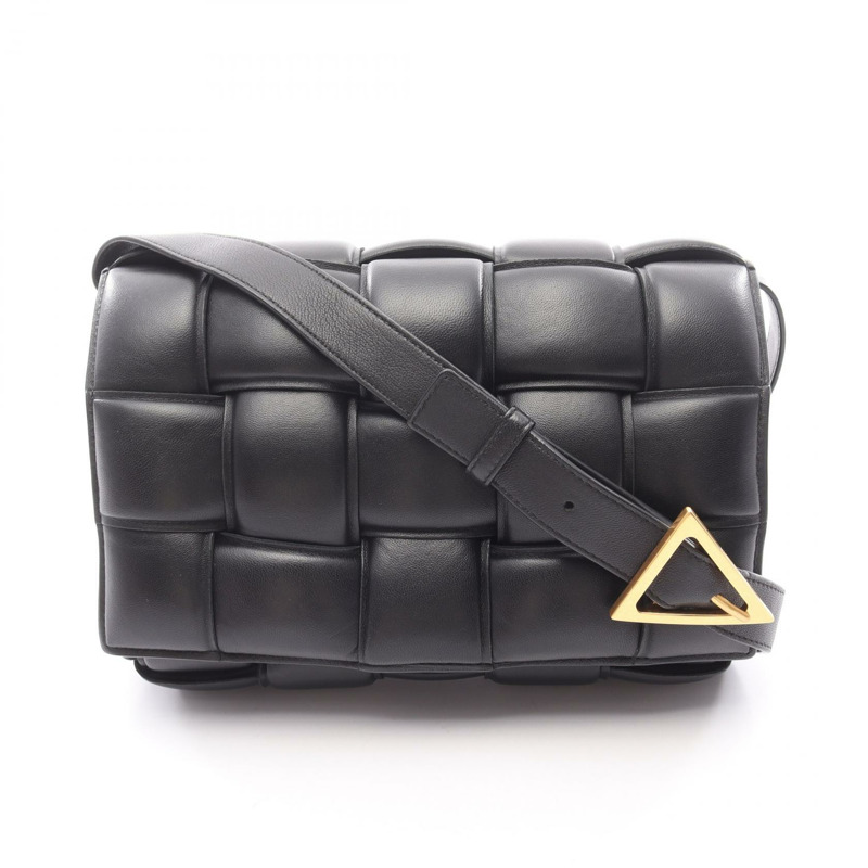 BOTTEGA VENETA 黑色皮革小姐絎縫卡帶肩背斜背包（二手）-0