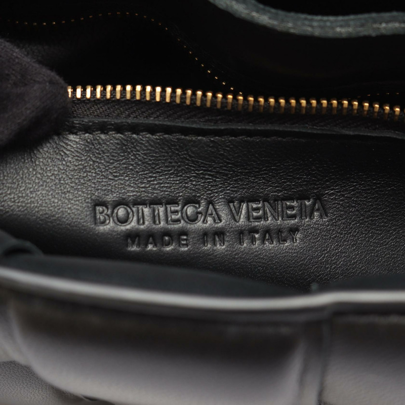 BOTTEGA VENETA 黑色皮革小姐絎縫卡帶肩背斜背包（二手）-3