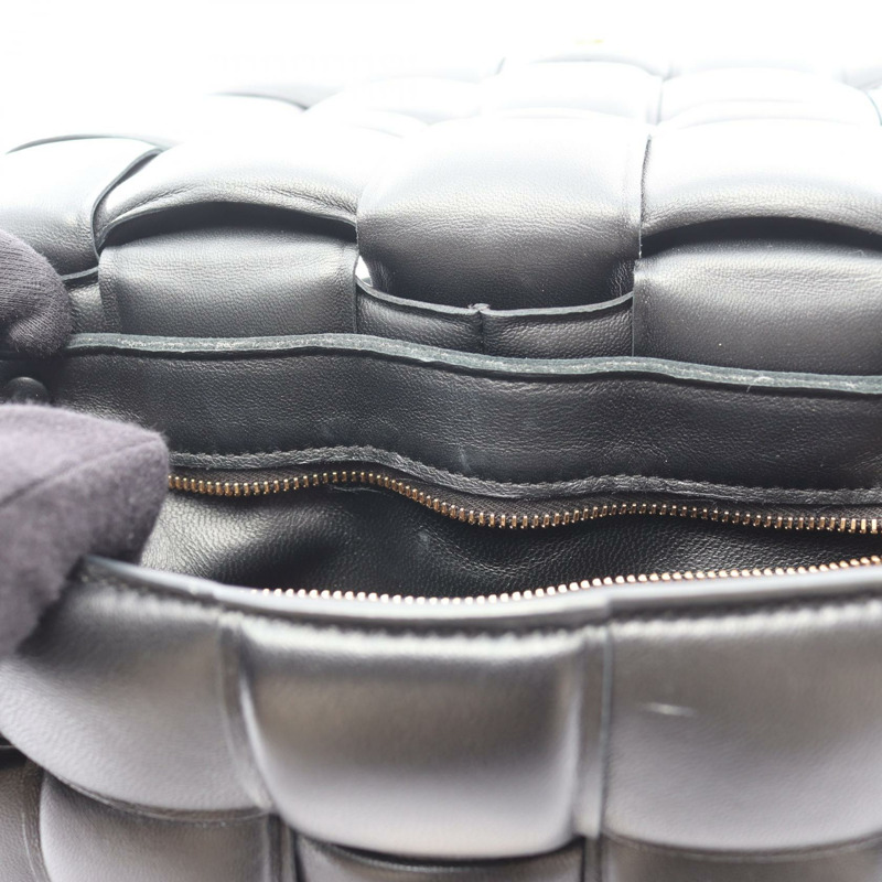 BOTTEGA VENETA 黑色皮革小姐絎縫卡帶肩背斜背包（二手）-4