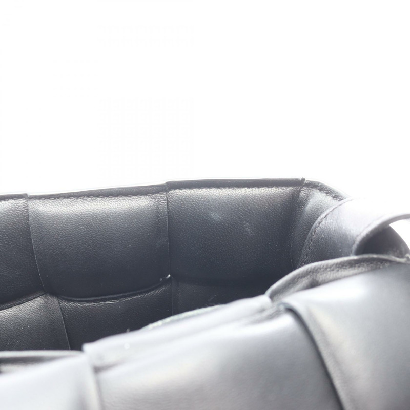 BOTTEGA VENETA 黑色皮革小姐絎縫卡帶肩背斜背包（二手）-6
