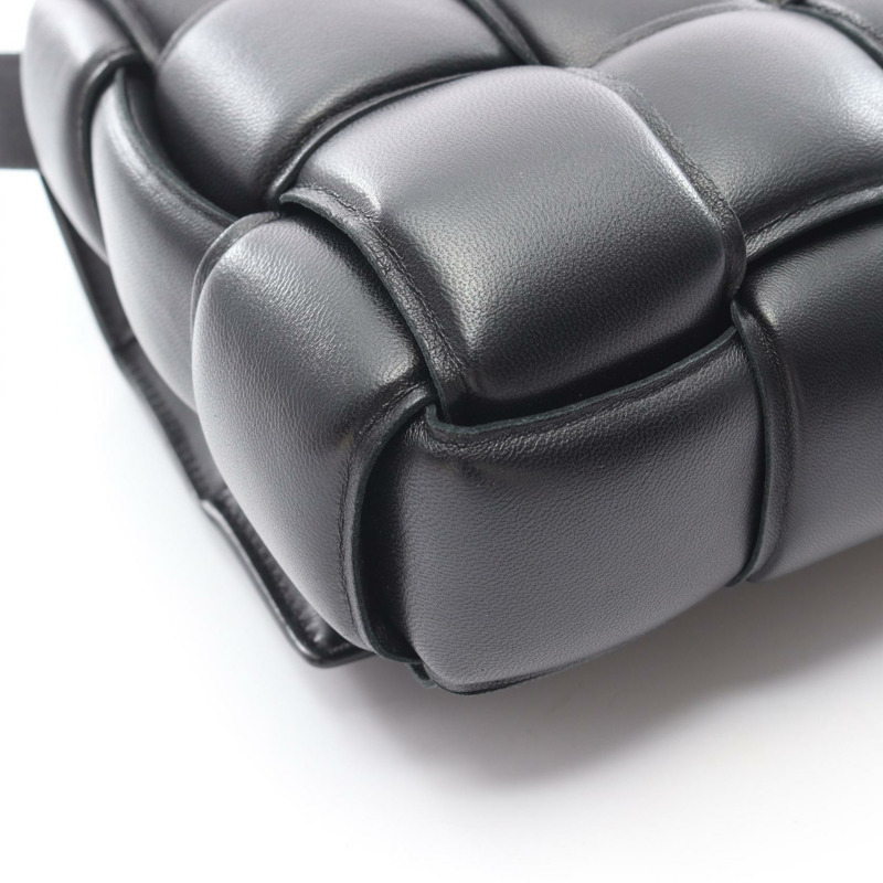 BOTTEGA VENETA 黑色皮革小姐絎縫卡帶肩背斜背包（二手）-8