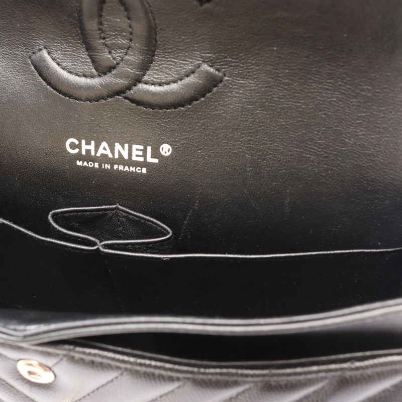 香奈兒 (CHANEL) 人字紋 V 型縫線 W 型翻蓋肩背包，粒面小牛皮，黑色，二手，附五金配件-6