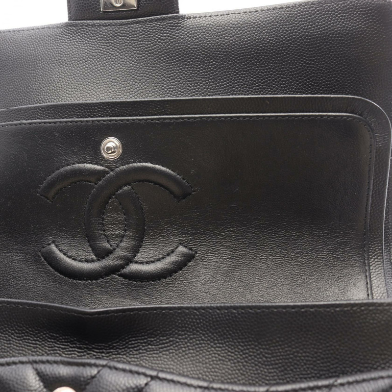 香奈兒 (CHANEL) 人字紋 V 型縫線 W 型翻蓋肩背包，粒面小牛皮，黑色，二手，附五金配件-9