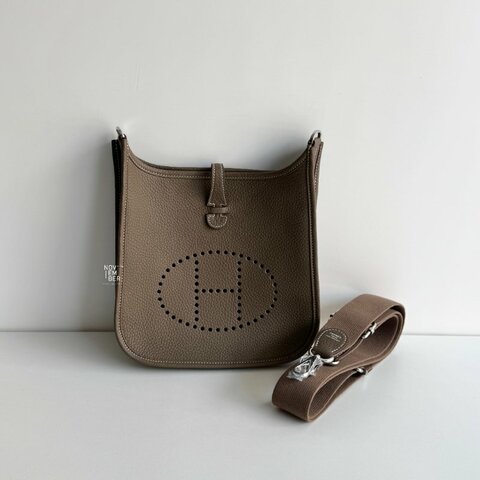 閒置新🤎 全配有購證🙌🏻 Hermès 愛馬仕 Evelyne 23 大象灰銀釦