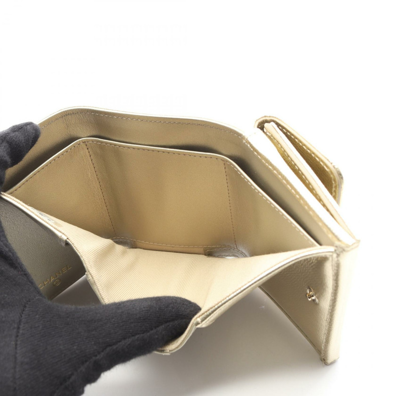 香奈兒 COCO 標誌三折皮夾 小牛皮 金色 二手 女士 CC-8