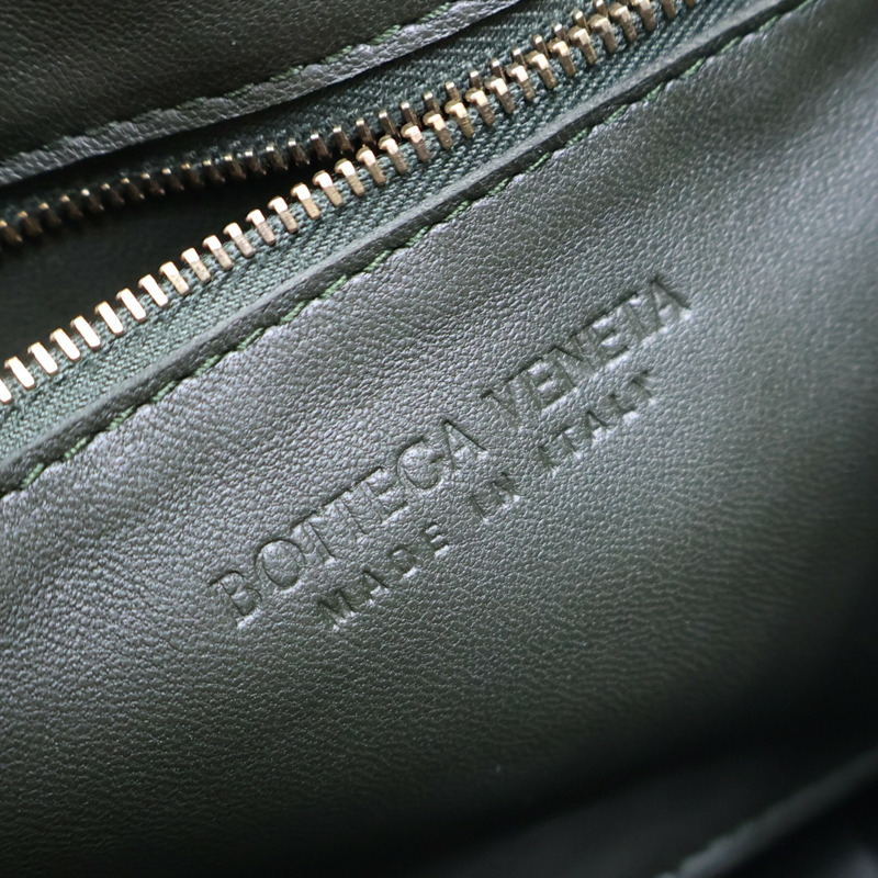 墨綠色 編織羊皮 Cassette 肩背包【BOTTEGA VENETA BV 寶緹嘉】 578004-7