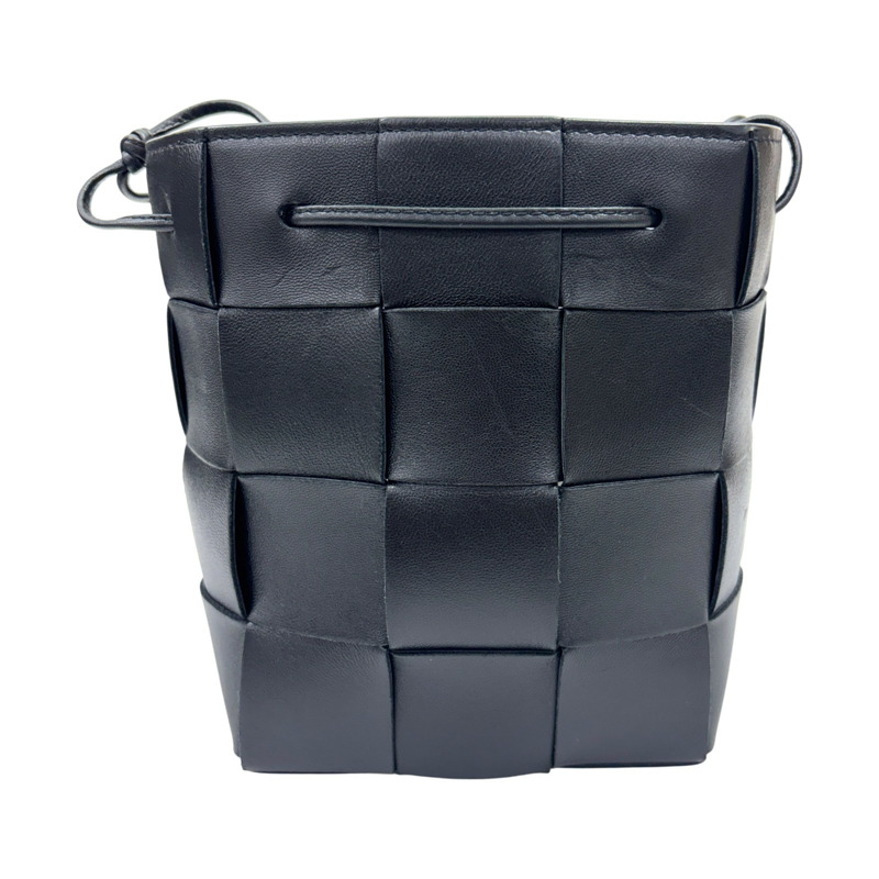 黑色 編織羊皮 Cassette 大格水桶包【BOTTEGA VENETA BV 寶緹嘉】 680218-2