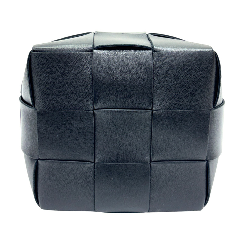 黑色 編織羊皮 Cassette 大格水桶包【BOTTEGA VENETA BV 寶緹嘉】 680218-3