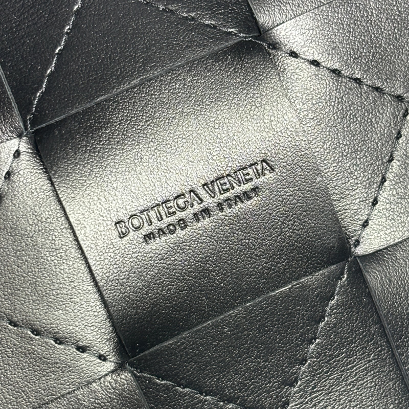 黑色 編織羊皮 Cassette 大格水桶包【BOTTEGA VENETA BV 寶緹嘉】 680218-5